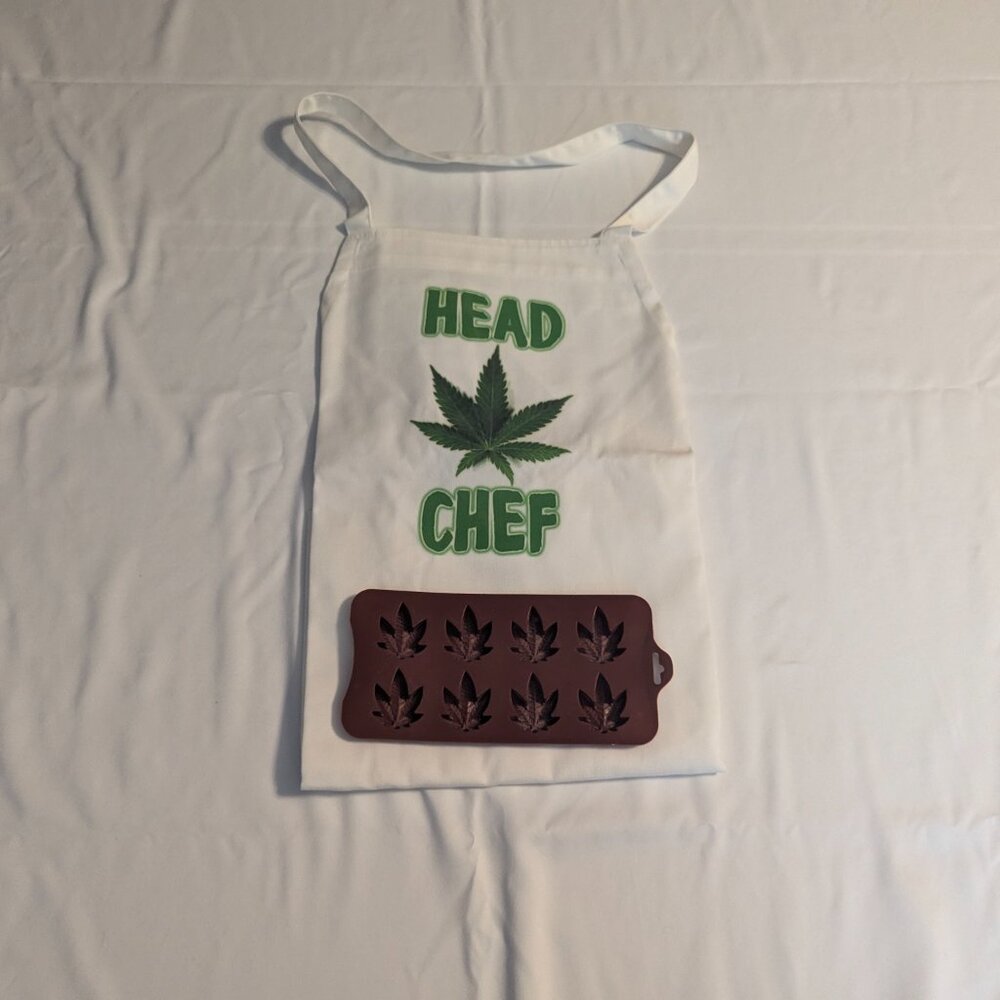 NWT "Head Chef" Apron White with Green Graphics and Silicone Candy/Ice Mold